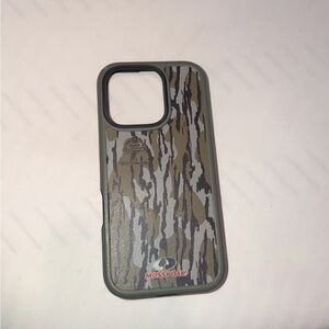 MOSSY OAK BOTTOMLAND CAMO PROTECTIVE CASE FOR APPLE IPHONE 16 PRO